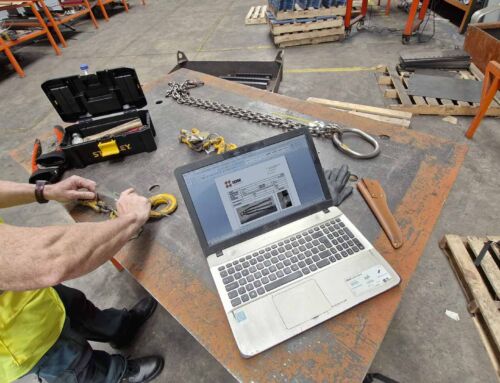 Deterioro de Etiquetas y Marcajes CE La Importancia de las Inspecciones Periódicas en Equipos de Elevación para Garantizar la Seguridad Laboral y Cumplimiento Normativo